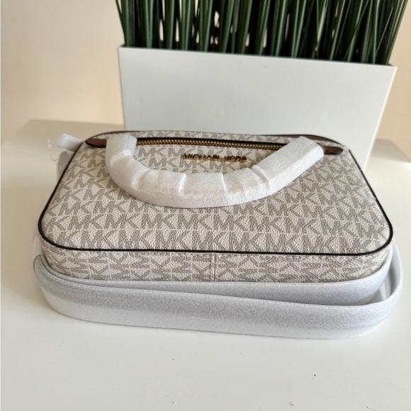 NWT Michael Kors authentic - Picture 6 of 8